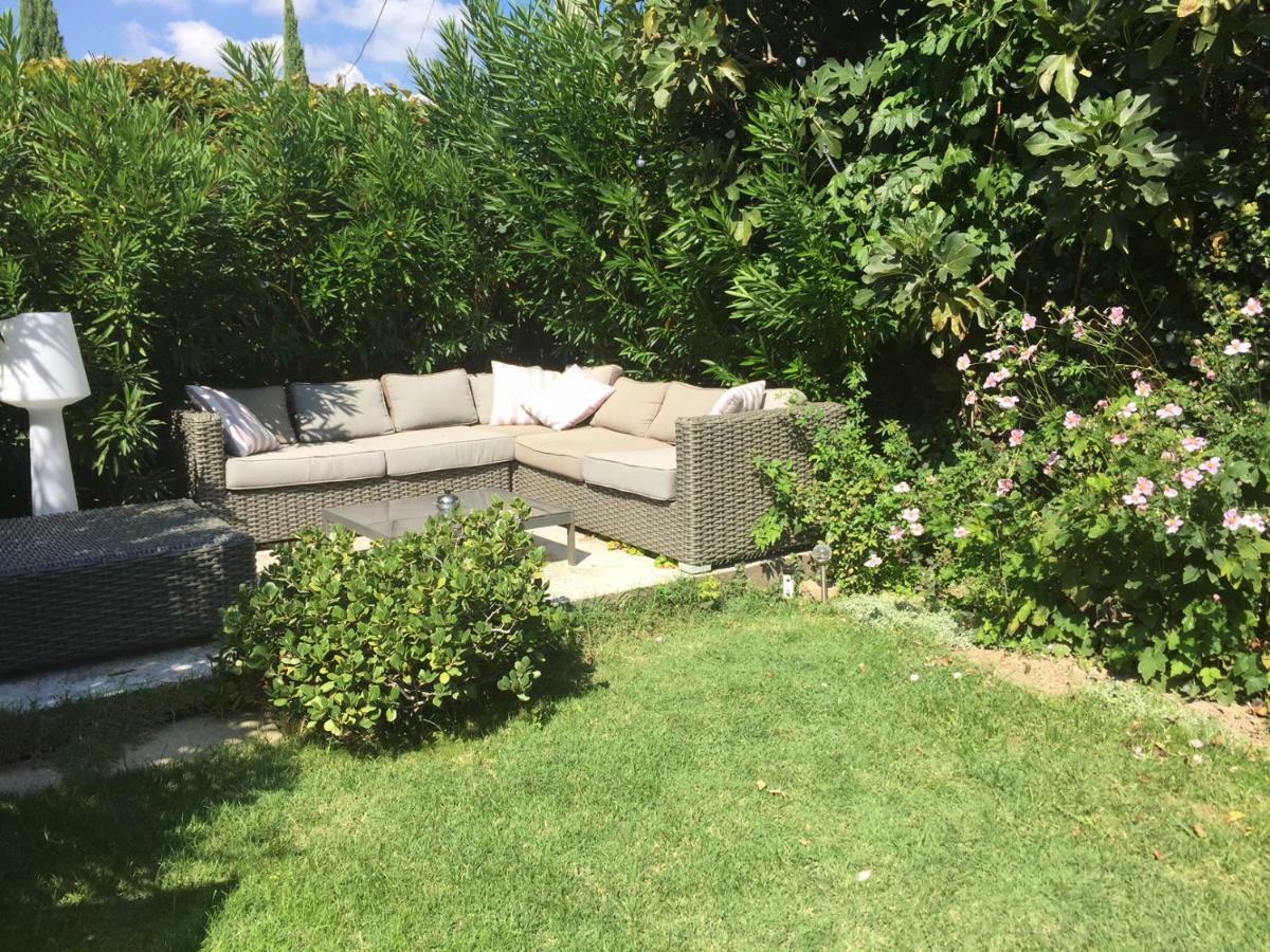 Bed and Breakfast Les Aiguieres En Provence Suze-la-Rousse Exterior foto