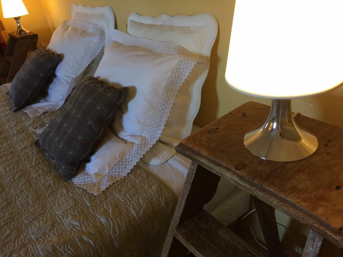 Bed and Breakfast Les Aiguieres En Provence Suze-la-Rousse Exterior foto